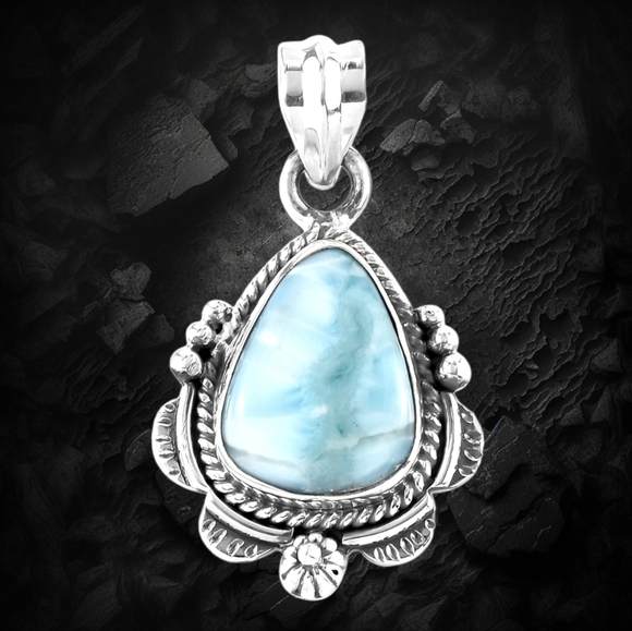 NWT ARTISAN CRAFTED LARIMAR SOLITAIRE IN STERLING SILVER PENDANT